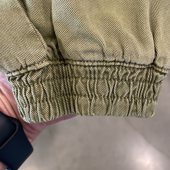 Zara size M olive green cuffed pants with elastic waist - Picture 5 of 6